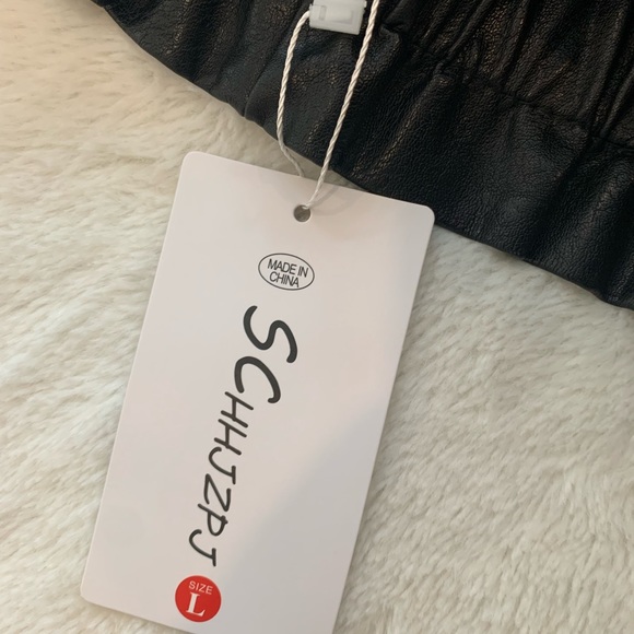 Leather shorts - Picture 6 of 6